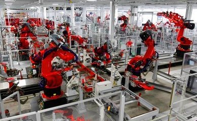 科技发展与人文考量 当机器人“替代作业”引发劳动价值沉思